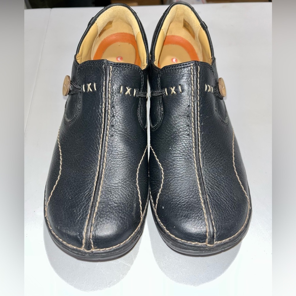 Clarks UnLoop Black Leather Slip-on Shoes Sz 8